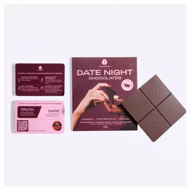The Oh Collective Date Night - tmavá čokoláda s makadamovým orechom a jahodami pre páry (50 g)